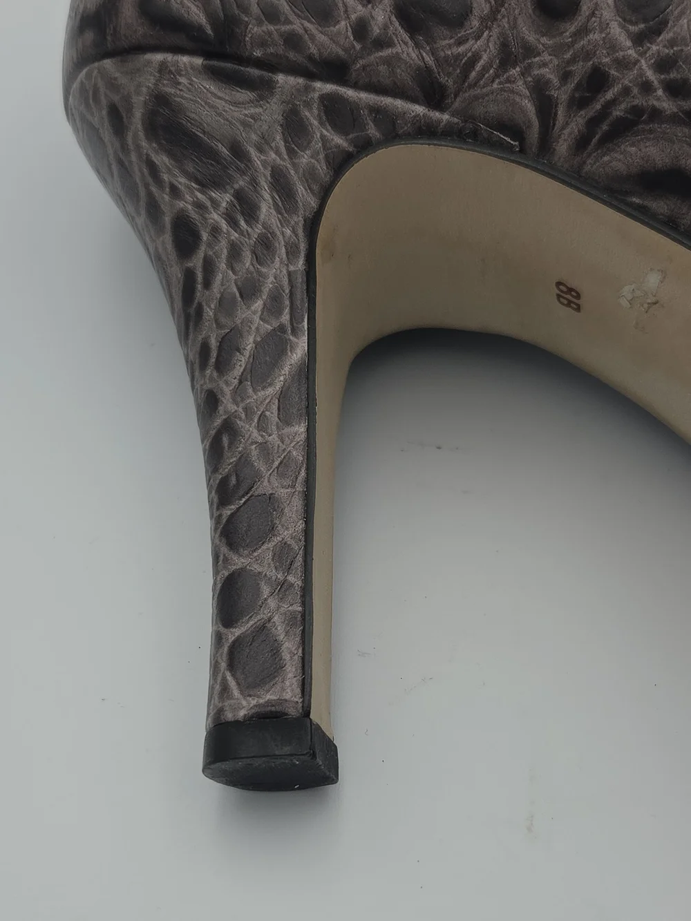 Talbots Gray Croc-Print Pointed-Toe Pumps Size 8B